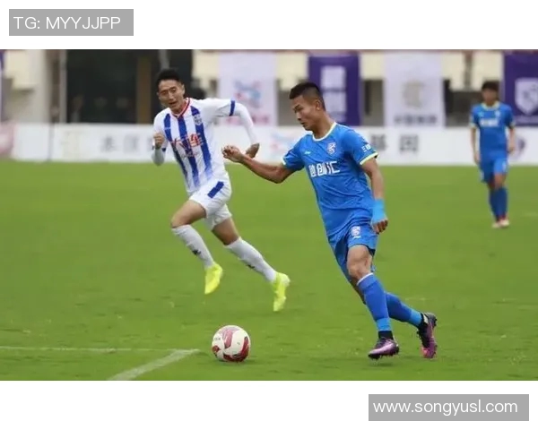 踢足球拍广告的国际球星是谁他背后的品牌合作与商业价值分析